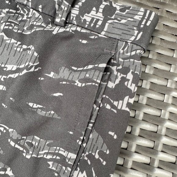 Men's NIKE Dri-Fit Stretch Flat Front Golf Short Black/Grey Patterned - 30 - Picture 2 of 4